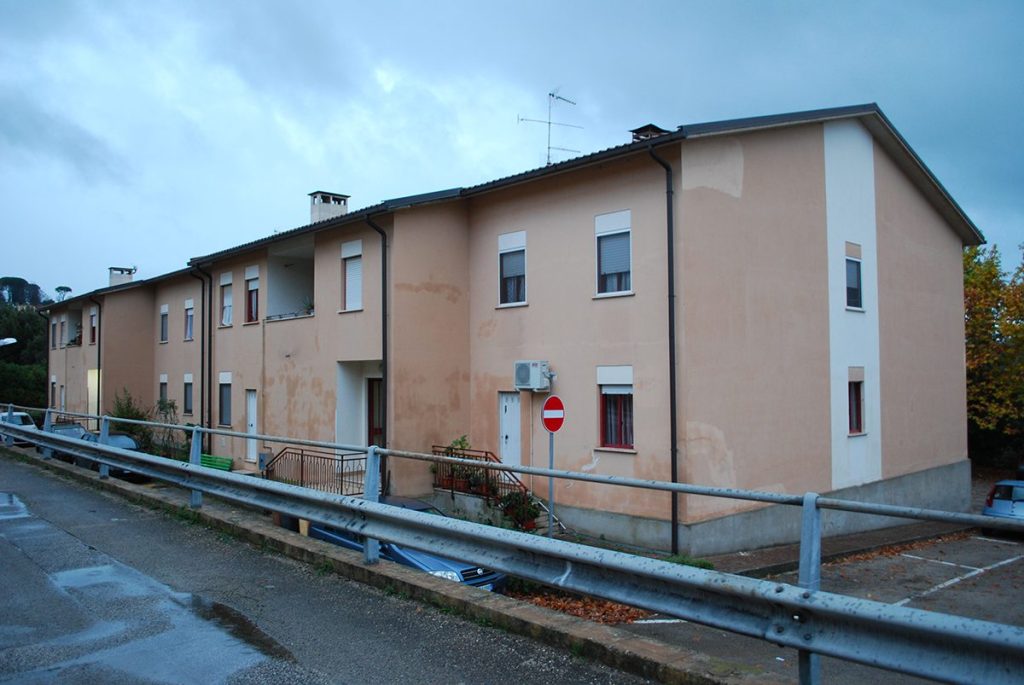 Riqualificazione energetica di 4 palazzine di appartamenti in parte ATER e in parte di proprietà: esterno prima dell'intervento