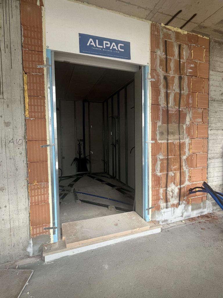 Complesso residenziale Civico 11, Viterbo: posa di un monoblocco termoisolante ALPAC Complesso residenziale Civico 11, Viterbo: posa di un monoblocco termoisolante ALPAC